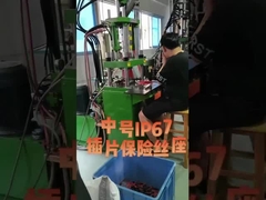 Porteur de fusible Circuit de voiture bateau Cable Fuses Porteur de boîte à fusibles automobile fabricant