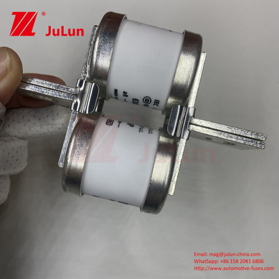 690V Voltage nominal BUSSMANN 630MMT Fuses automobiles en céramique avec double boulon à plaque plate Conception pour l'installation M6/M8