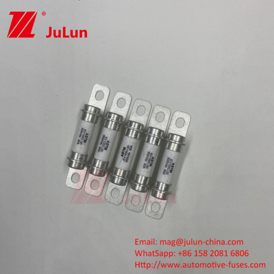 Système de stockage de l'énergie du fusible 500VDC Connexion de boulon à rupture élevée Fuseur rapide 15A 30A 50A Système de conversion de puissance du véhicule électrique
