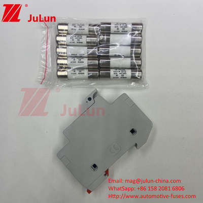10A-63A Fuseau photovoltaïque pour l'installation solaire photovoltaïque 32A 10X38mm 1000V DC Din Rail Fuseau avec lumière pour le système solaire
