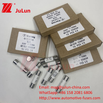 10*38mm FUSE 15A 690VDC Panneau monté Fuseau solaire photovoltaïque pour une protection robuste des chaînes photovoltaïques
