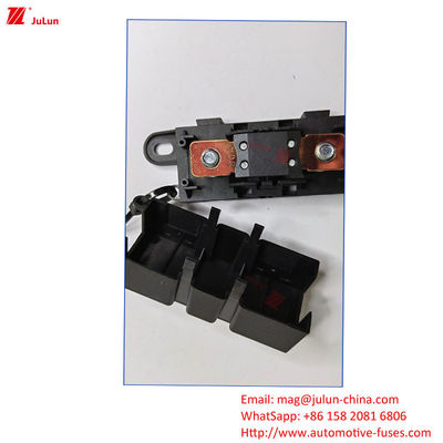 Parties détachées automobiles dimensions extérieures Porteur de fusible / boîte en plastique / boîtier en nylon Voltage nominal 32V 48V 72V Automobile / Véhicule électrique / Motocycle