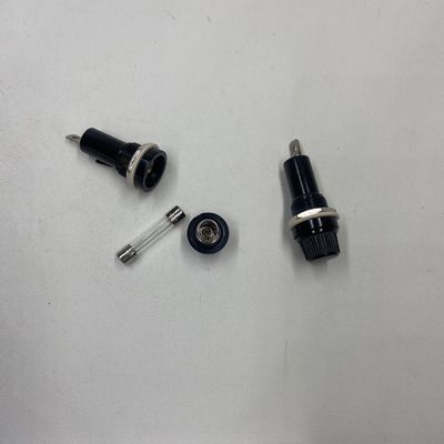 Installation 6*30mm Panneau monté porteuse de fusible électrique pour les équipements
