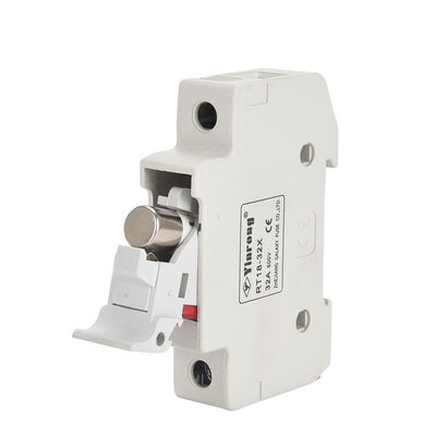 PV 1500V 32A Fuseau cylindrique en céramique avec une capacité de rupture élevée Porteur de fusible pour basse tension répond aux normes de sécurité de la CEI