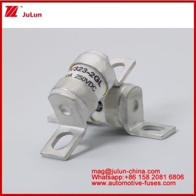 EV323-2GL 50A DC250VDC Fuseau en céramique tubulaire Structure boulonnée à courant résistant aux vibrations Choc mécanique EV ou HEV Taille compacte Véhicule électrique à haute puissance