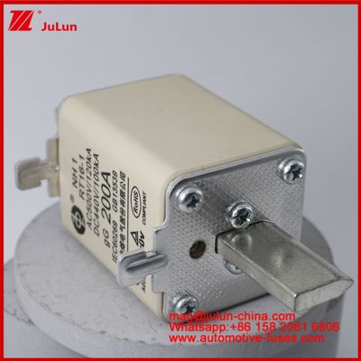 NH1 RT16-1 200A AC500V 120KA DC 440V 100KA Automobile Ceramique Auto Fuses Monture de lame Pour véhicule EV / HEV Petite taille Protection contre le court-circuit de courant nominal élevé