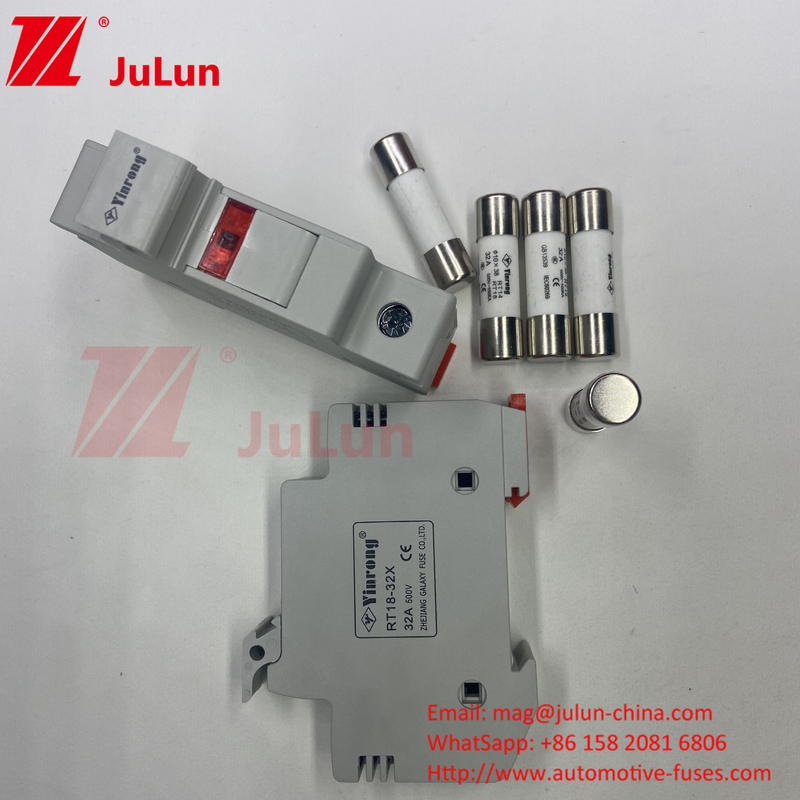 1000VDC 30kA Fuseau solaire photovoltaïque céramique 10*38 DC Base du fusible solaire photovoltaïque et fusible 1000V 15A 20A 25A 30A 32A
