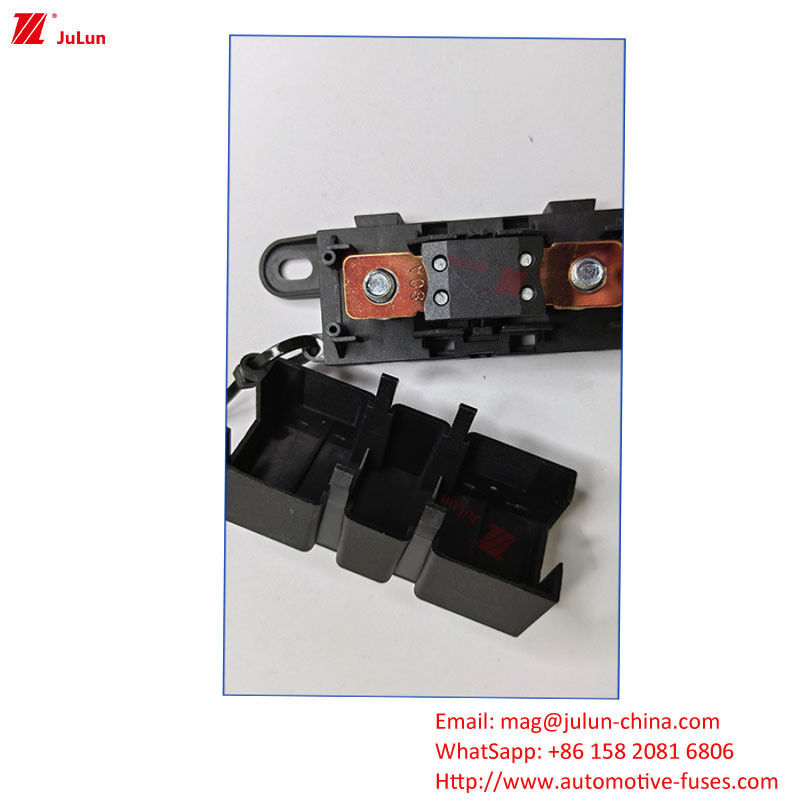 Parties détachées automobiles dimensions extérieures Porteur de fusible / boîte en plastique / boîtier en nylon Voltage nominal 32V 48V 72V Automobile / Véhicule électrique / Motocycle