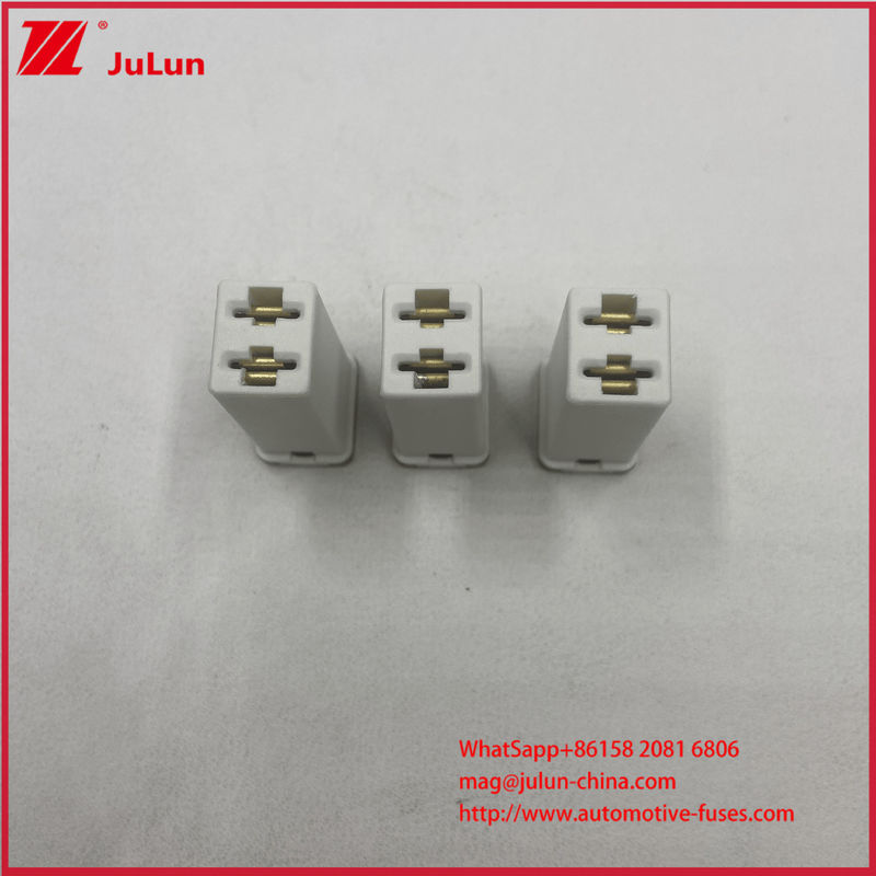 Véhicule 32VDC Disjoncteurs Mini-Fuseaux de voiture 25A 32V Terminals Femme Carré Plug-In Connexion de fusible Pour véhicule automobile 0495025.ZXA