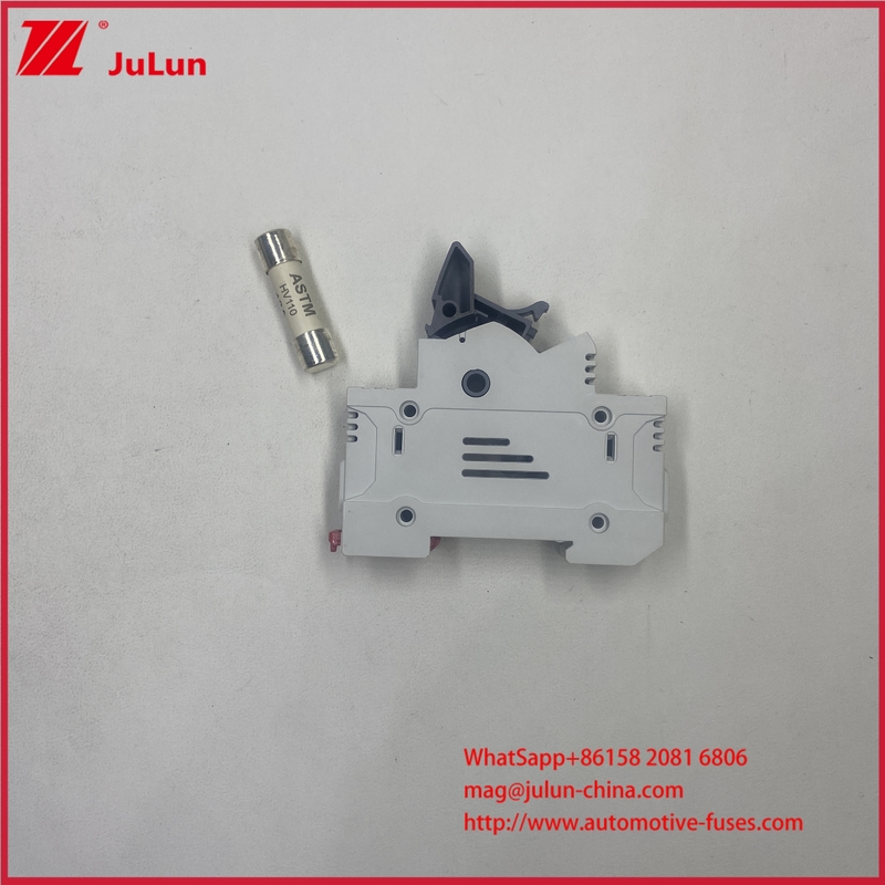 Fusible thermique pour panneau solaire avec pouvoir de coupure de 20kA 10*38mm 32A 1000VDC