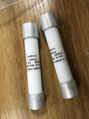 fusible à haute tension matériel en céramique 250KA actuel 15X75mm de 3A 1300V