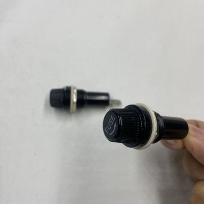 Installation 6*30mm Panneau monté porteuse de fusible électrique pour les équipements