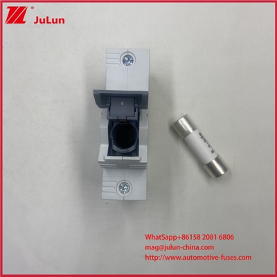 Fusible solaire photovoltaïque 63A 22*58mm avec tension de fonctionnement nominale DC1000V et tension de tenue aux chocs nominale de 6 KV